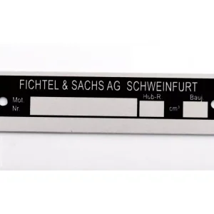 Wochenendangebot Typenschild Goebel Aluminium 90mm x 25mm Schwarz/Silber für Hercules Prima M, G3, GT, GX, HR, SB 220, 219, MK, KX, K 50 Ultra, Supra 4 GP, Enduro, Sachs 50S, 50/2, 50/3, 50/4, 50/5, 504, 505, 501